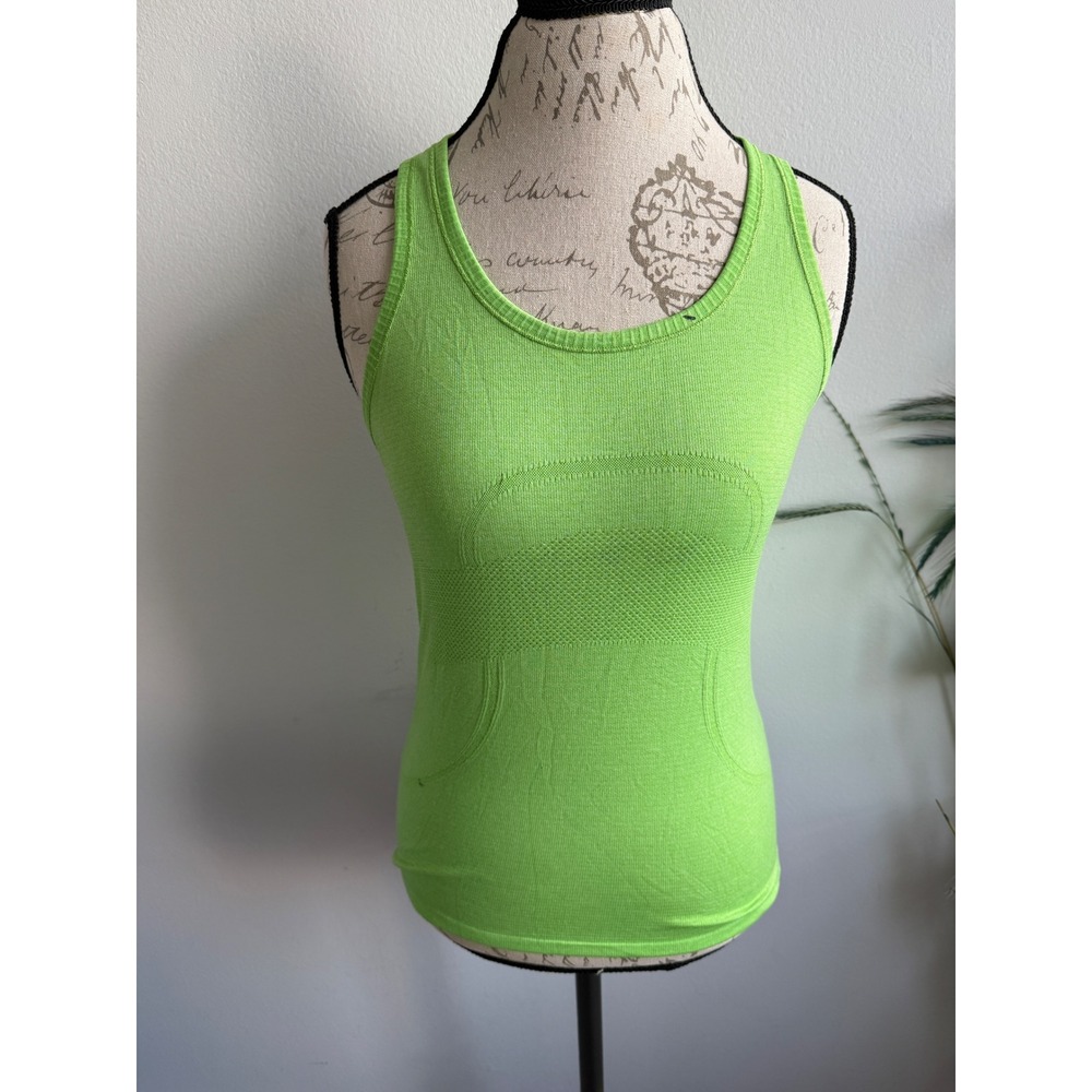 Lululemon swiftly Green Racerback Tank Top Women's Size 6‎ Seamless Athletic